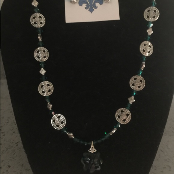 Set of Swarovski crystal Celtic pendant and matching earrings - Picture 2 of 6